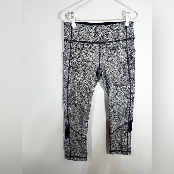 Lululemon Pace Rival Black Gray White Speckled Crop Leggings Size 8 - Picture 3 of 5